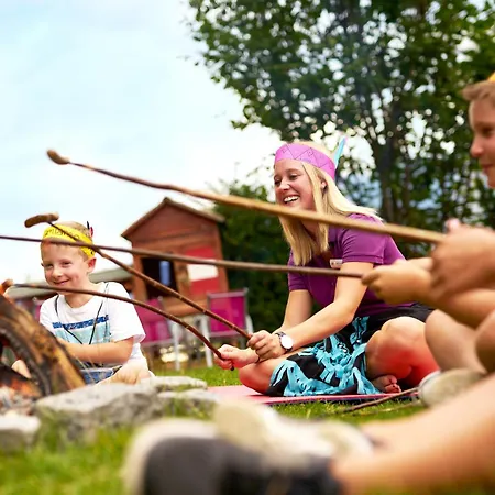 Familotel Amiamo Τσελ αμ Ζέε